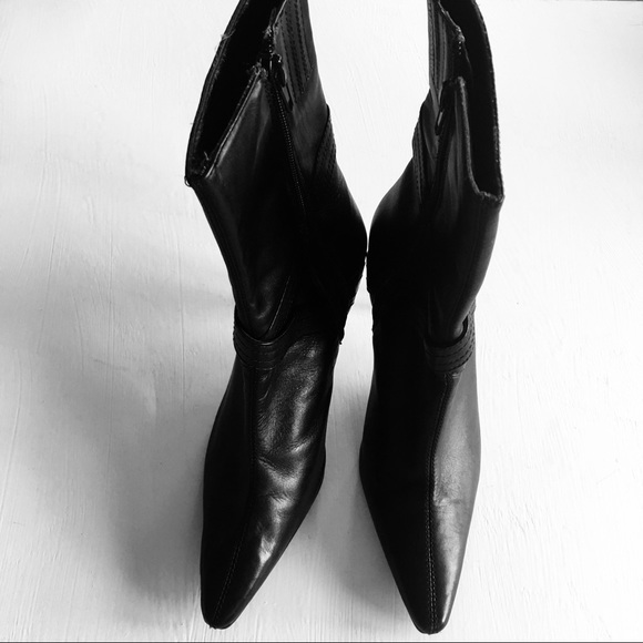 Guess leather boots 🌸💕💓 - Picture 3 of 7